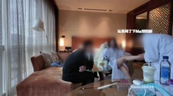 被好友发现了我们的淫妻活动……来问我是否能加入