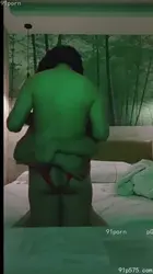舔别人的老婆情趣骚逼，我能内射，她老公肏得戴套，