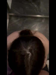 绿帽上供高挑人妻，带她玩点刺激的