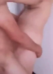 寂寞老阿姨主动约男人来家里操逼，这个姿势一定是老熟女才能完成吧