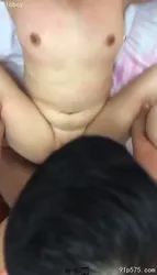 看简介群，2个社会小青年无套干53岁熟女环卫阿姨被爽翻