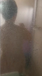 老骚货露脸洗澡被直播给她老公其他朋友看