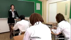 性感女教师为调皮的学生口交