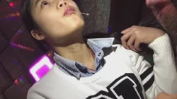 “射了好多呀”女大学生学啥都快KTV边放歌边口爆