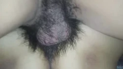 老婆握着单男鸡巴无套插入
