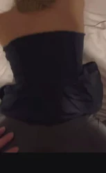 让大奶富家女穿皮裤体验站街女用大屁股勾引男人