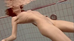 加泽尔·波多夫科娃 超火辣的水下裸体少女