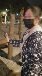 晚上公园露出大奶