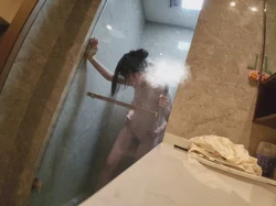 和白嫩女朋友挑战厕所