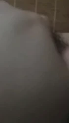 你们的嫂子出差骚逼想男人插都流水了