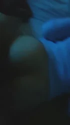 深夜走错房间，妹子默认的让我干