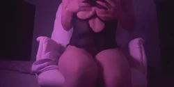 小母狗女友穿情趣内衣自慰