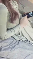 和嫂子激情大战，嫂子的皮肤真的又白又嫩，背着大哥操嫂子