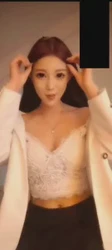 【章哥经典】颜值超高的小姐姐裸聊自慰对白有趣