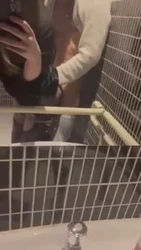 ktv包间厕所里忍不住后入