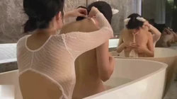人妻邀闺蜜来一起享受洋屌，情趣装双人行玩的真
