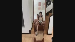 对镜操是最骚的，重点还是小母狗自己举着手机主动拍摄