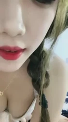 【章哥经典】妹子用大号假JJ插出白浆，情绪价值提供的很足