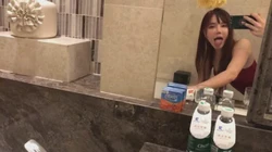 被金主无下限羞辱，屁眼里注满牛奶然后喷射..