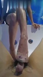 小贱狗在浴缸里被姐姐透明高跟加美足大量润滑油足交玩射！
