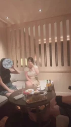 老婆和情人一起一男两逼共舔一鸡无套后入  乳交内射