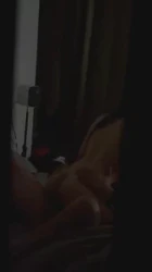 巨臀老婆不知道我在门缝外看着单男把她当狗操