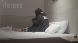 内射丰满的坦克学生妹，趴在我身上我都要喘不过气了