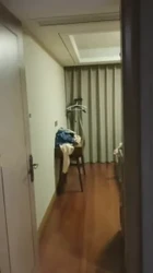 单男一前一后猛干，她浪叫失控