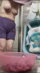 哺乳期挤奶洗逼