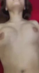 把女友尻高潮了，闭着眼睛很享受的样子