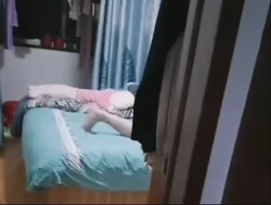 聚餐喝酒后兄弟当面操媳妇