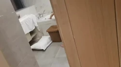 偷瞄老婆卫生间大战单男