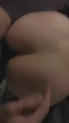 无套内射蜜桃臀梨涡腰母狗边被操边喊打我