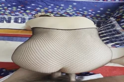 让穿上网袜自己动