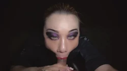 妖艳浓妆熟女野外无套口交并吞精