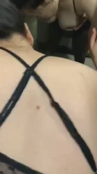 大奶黑丝少妇在镜子前被爆操