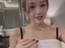 越是漂亮逼越遭罪！活好人还骚刚洗完澡出来就抱到床上干