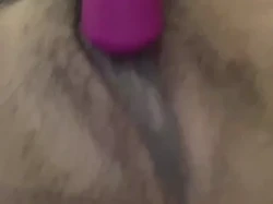 老婆玩小玩具流白浆