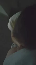 无敌刺激！她老公就在楼下上班，她就在楼梯口给我吃屌