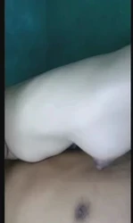 出租屋激情做爱连射四次，体外射精喷满全身