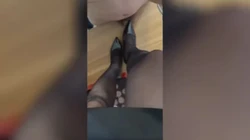 被少妇的黑丝高跟踩鸡鞋交调教