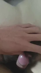 刚成年的女孩