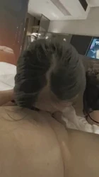 骚货熟女骗老公说出差，其实是在宾馆舔大鸡巴