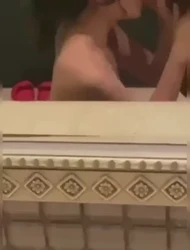 颜射小母狗，完整版已上传至电报群