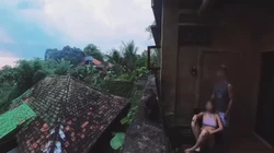 巴厘岛性爱之旅，无人机窗外拍摄，美景相衬阳台上忍不住激情啪啪