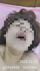 鸡巴加震动棒把媳妇玩高潮。