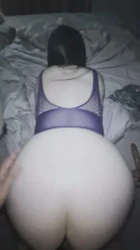 大家对老婆的大屁股非常感兴趣，希望多加评论，时机成熟会让老婆看评论