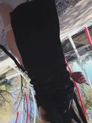 天气放晴了，气温身高了，穿着旗袍丝袜带着肛塞出门了