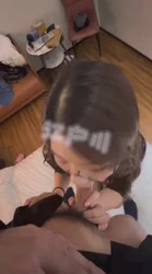 黑丝反差，黑色眼镜骚母狗，跪在面前舔鸡巴！！！