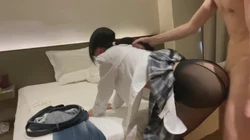 从小缝后入黑丝妹妹 直接顶满小穴